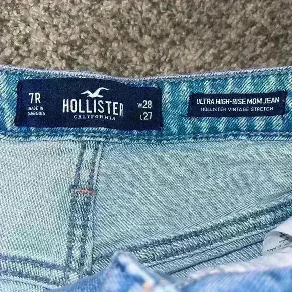 Hollister High Rise Mom Jeans - Picture 3 of 3